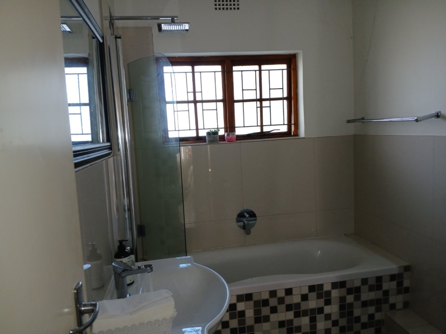 3 Bedroom Property for Sale in Roundhay Western Cape